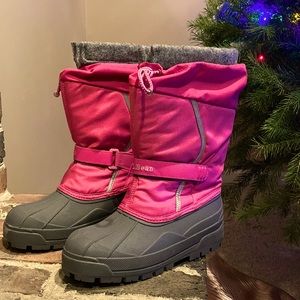 LL Bean Kids waterproof snow boots size 6.